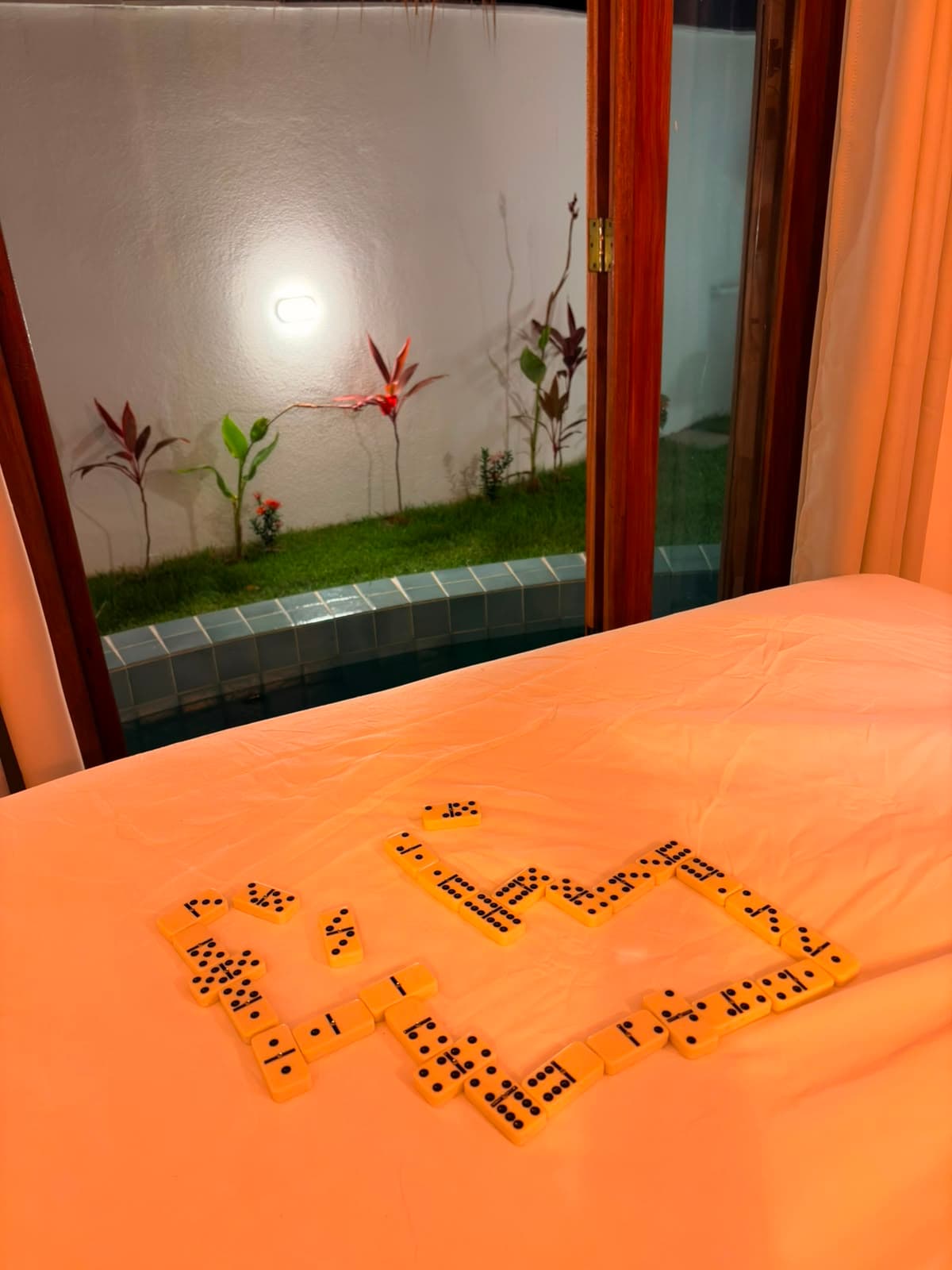 Detalhes de decoração em madeira e fibras